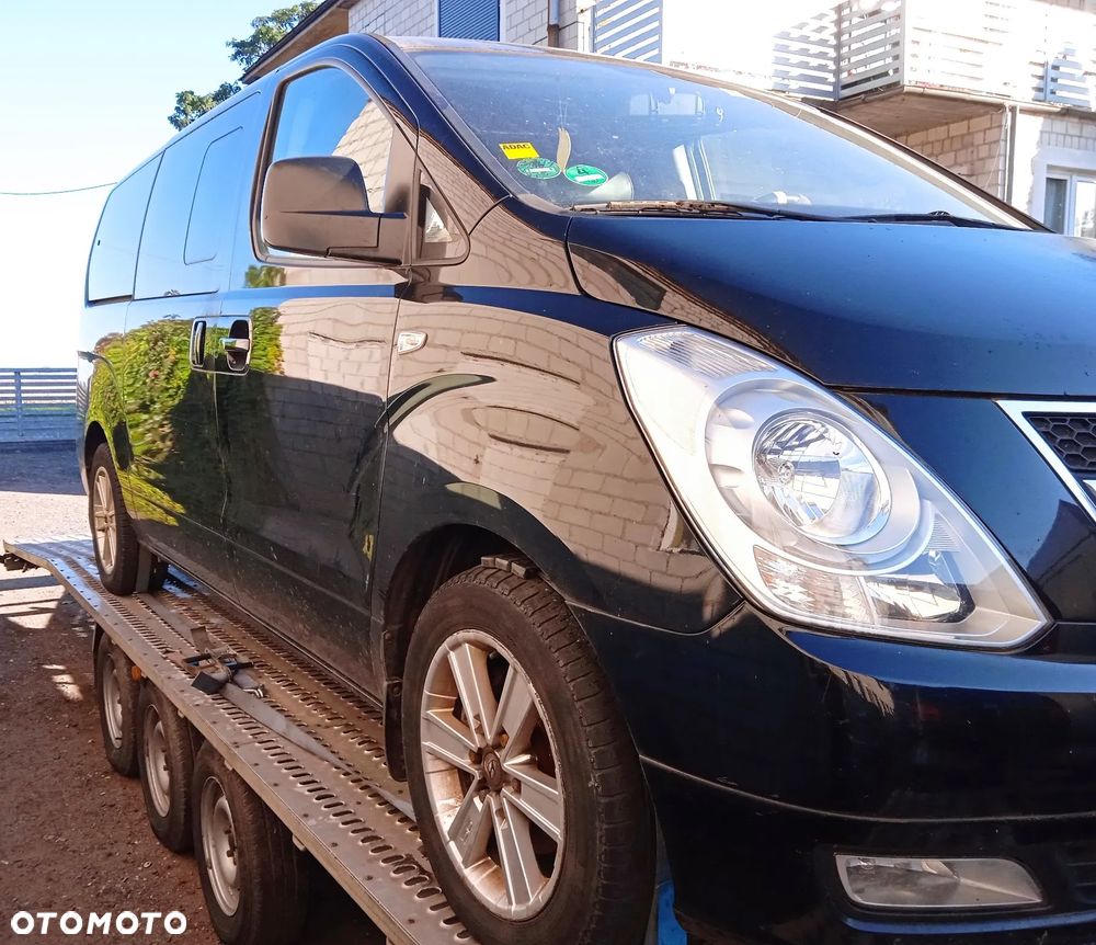 Na części Hyundai H1 II Wagon 2.5 CRDI 2010 lakier NBA silnik D4CBA skrzynia biegów GZ04 maska klapa drzwi przesuwne zderzak lampa błotnik fotel kanapa 7 miejsc szyba - 6