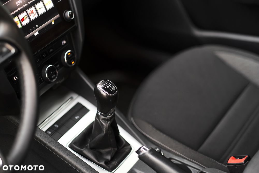 Opel Astra 1.4 T Dynamic S&S - 21