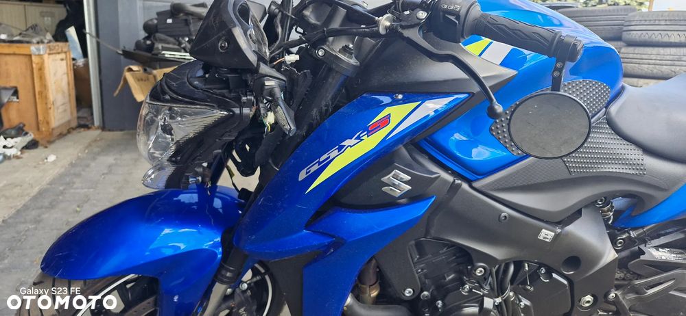 Suzuki GSX 1000 - 24