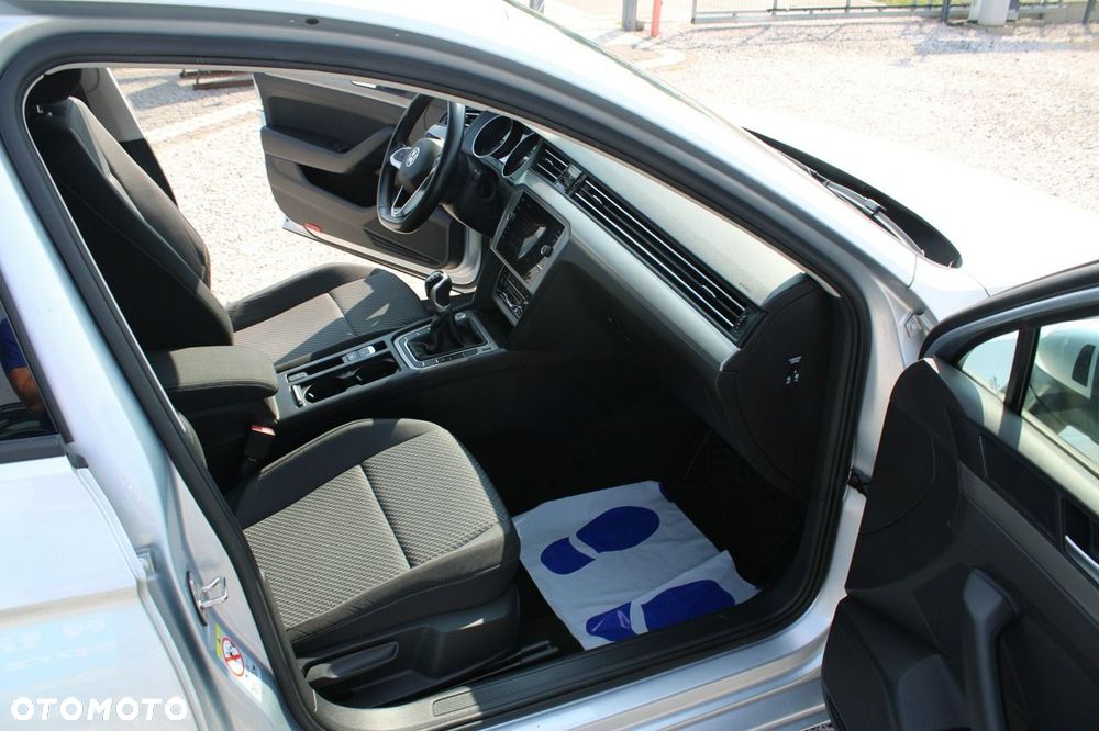 Volkswagen Passat - 32