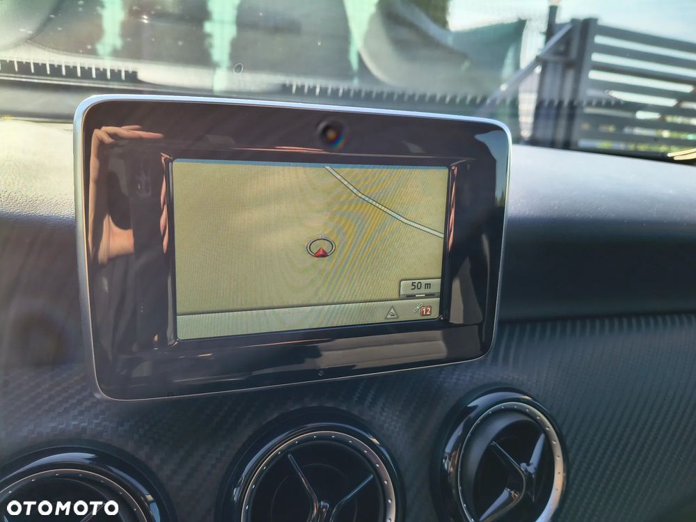 Mercedes-Benz GLA - 16