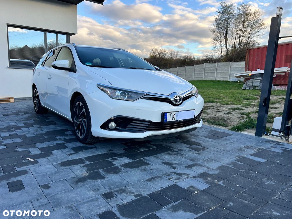 Toyota Auris 1.6 D-4D Executive - 4