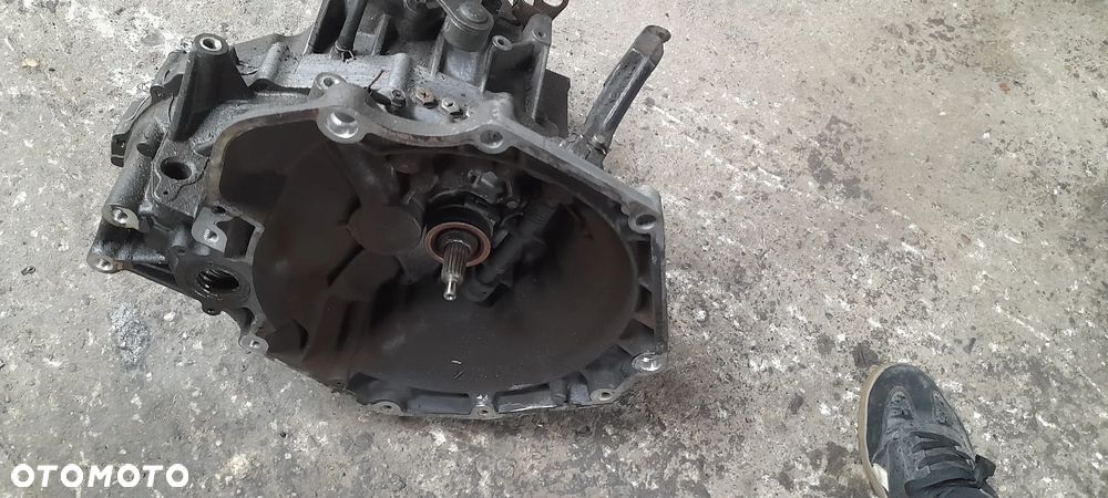 GŁOWICA SILNIKA OPEL 1.2 16V Z12XE     90400234 - 6