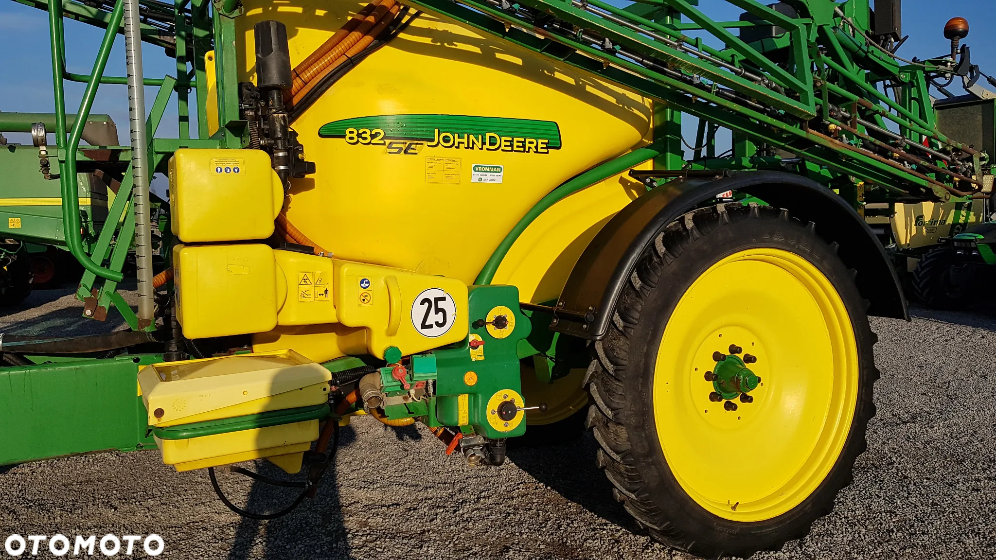 John Deere 832 - 20