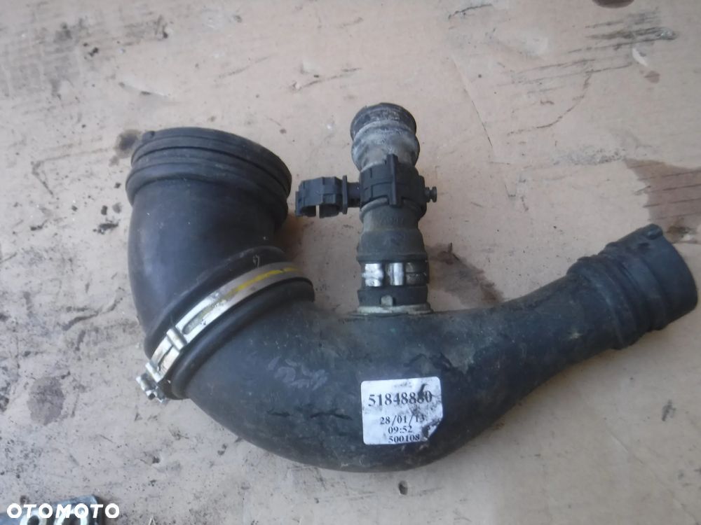 Fiat Doblo II Opel Combo D 1.3 waz rura przewod intercoolera turbiny powietrza 51848880