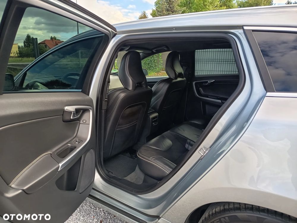 Volvo V60 D4 Geartronic RDesign - 33