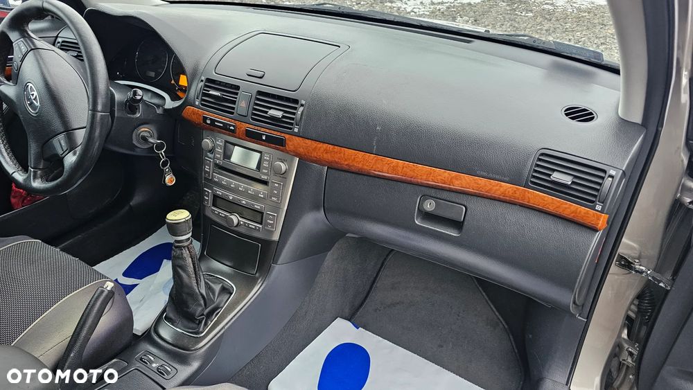 Toyota Avensis 2.0 D-4D 2010 - 18