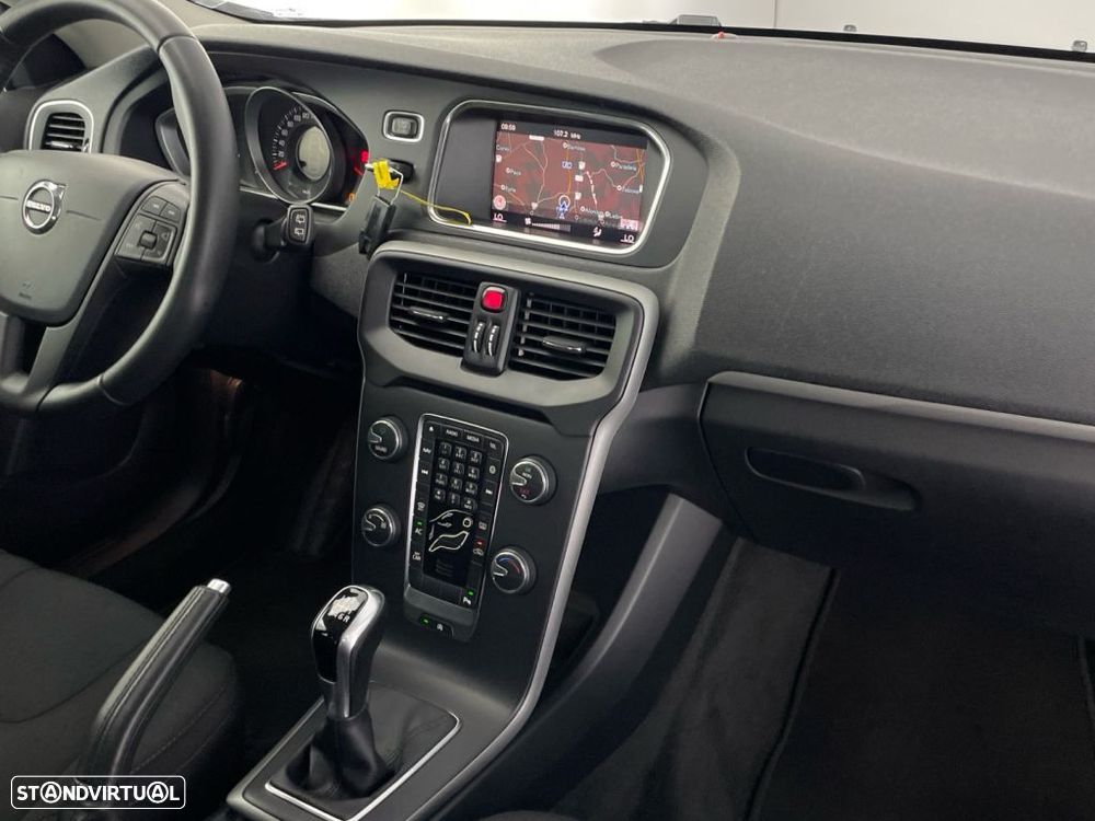 Volvo V40 Cross Country 2.0 D2 Pro - 24