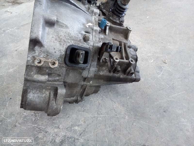 CAIXA VELOCIDADES NISSAN X-TRAIL 2001 - 4