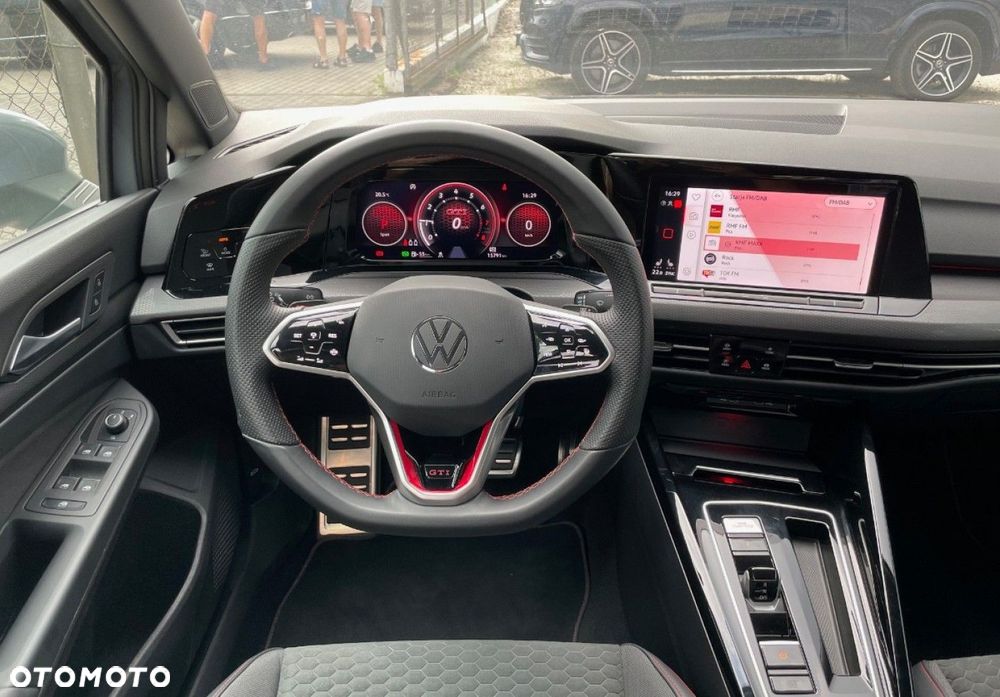 Volkswagen Golf - 25