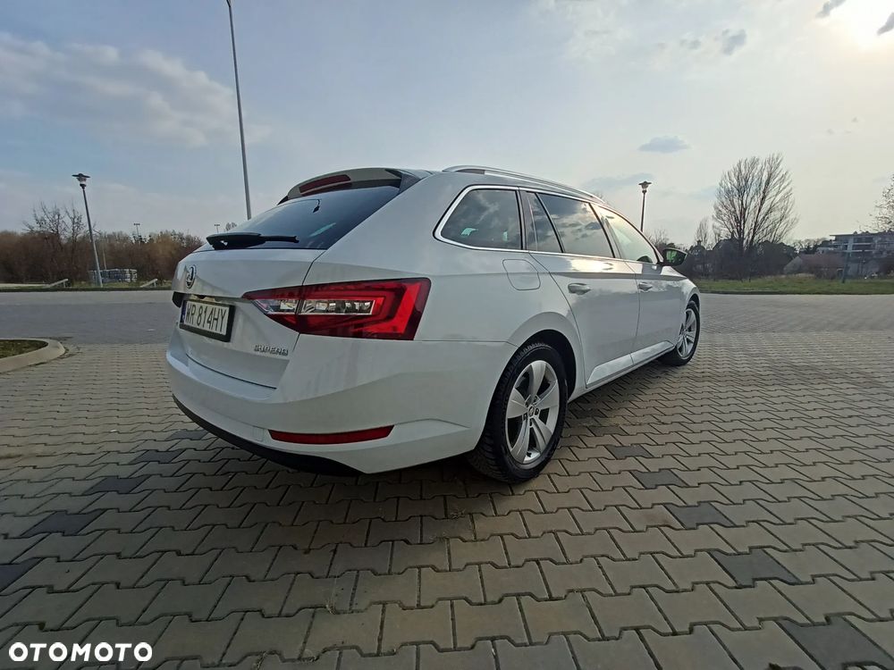 Skoda Superb 2.0 TDI Style - 11