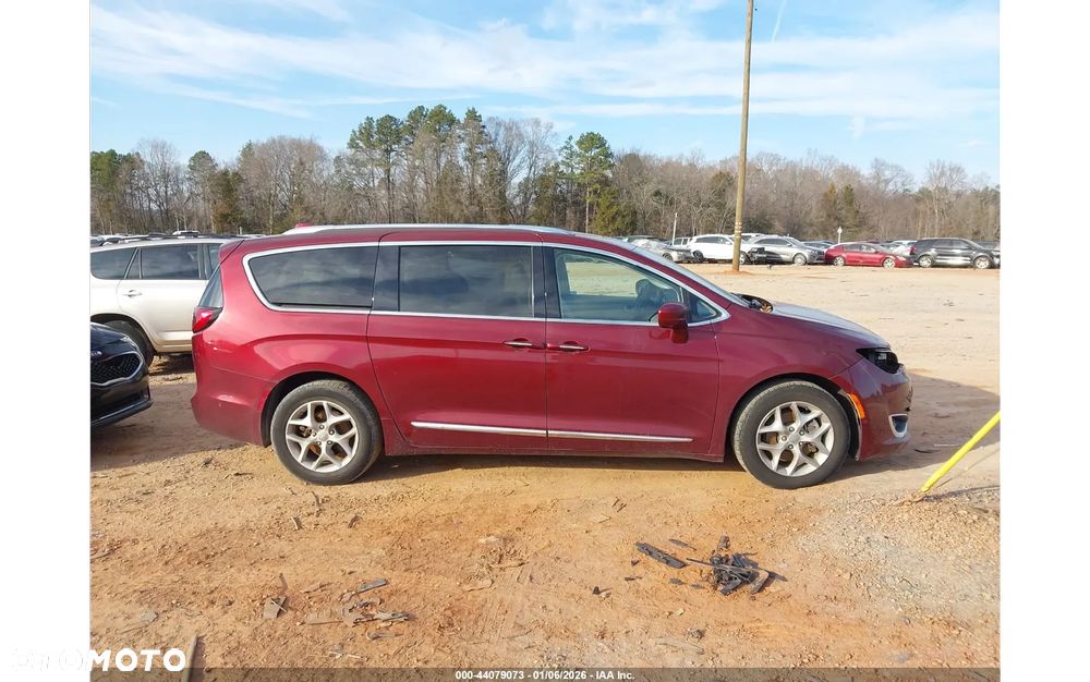 Chrysler Pacifica - 6