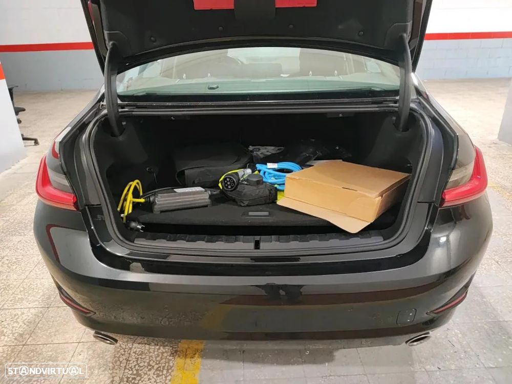 BMW 330 e Auto - 10