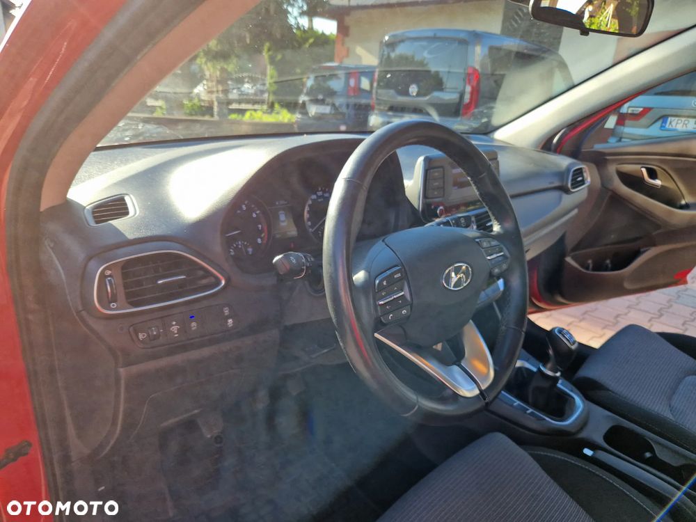 Hyundai i30 1.5 DPI Classic + - 17