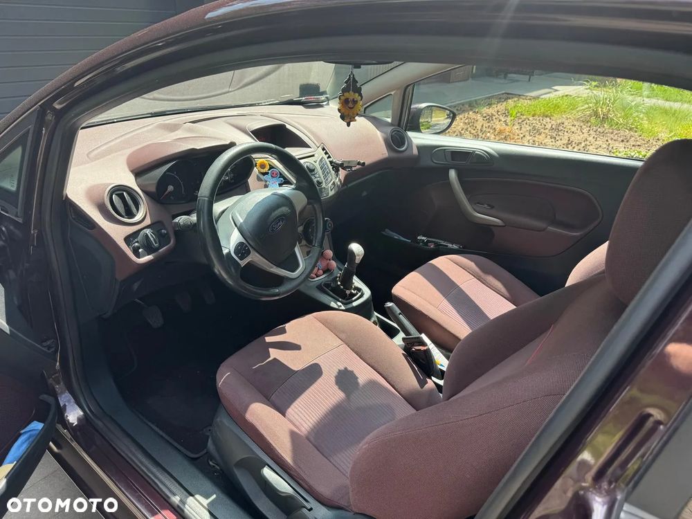 Ford Fiesta 1.6 TDCi DPF Ghia - 6