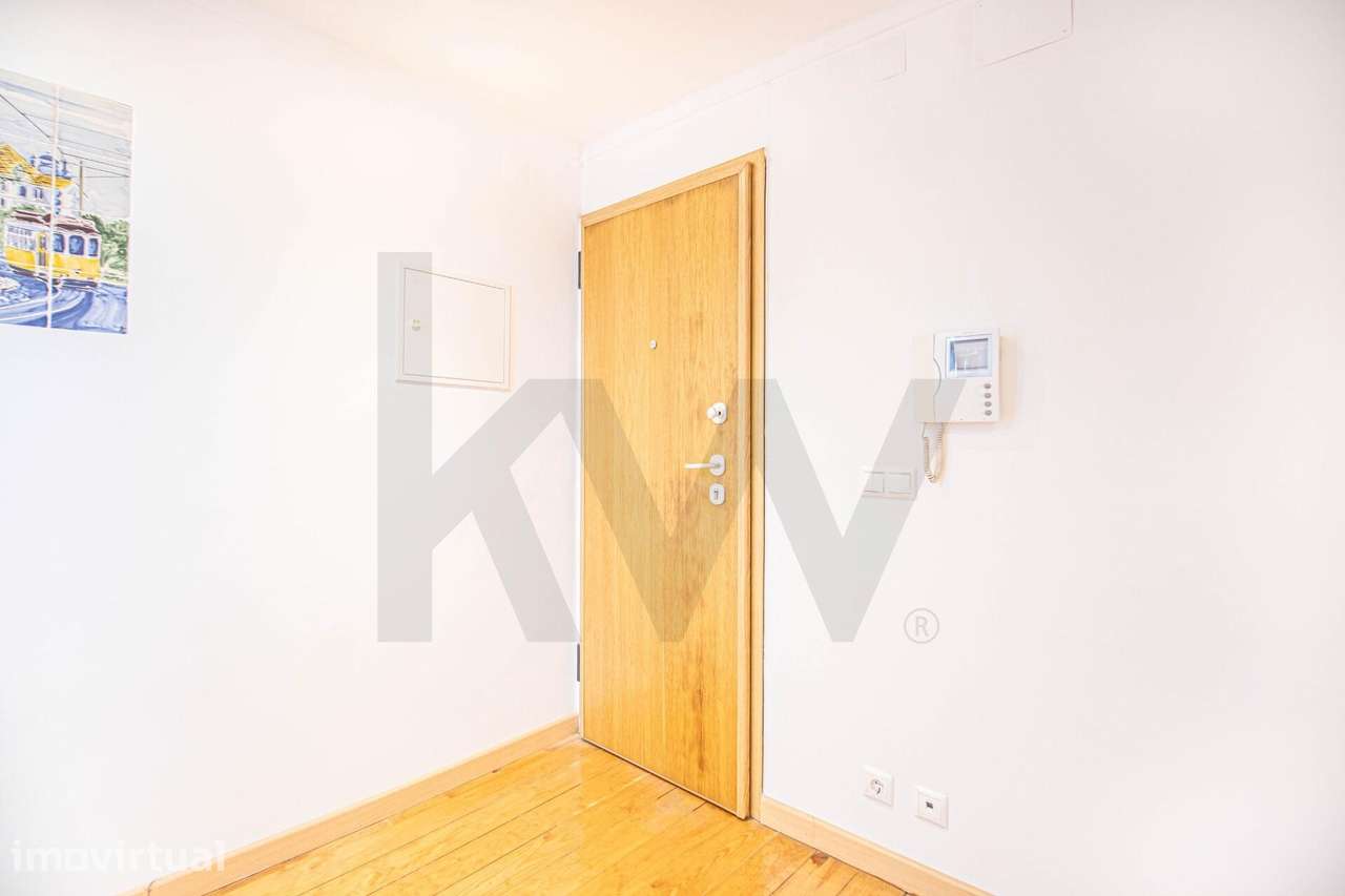 Apartamento T1+1 com Vista Deslumbrante para o Rio Tejo — Beato / Pich - Grande imagem: 3/26