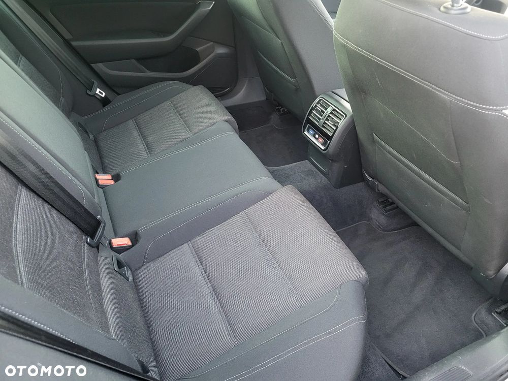 Volkswagen Passat 2.0 TDI SCR DSG Business - 23