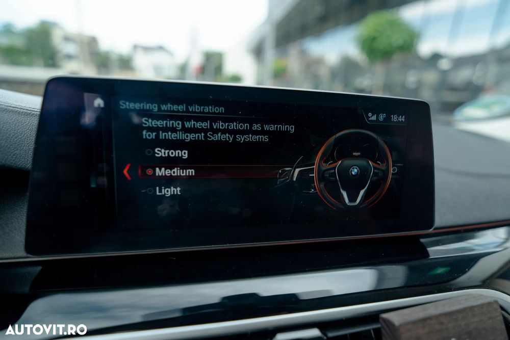 BMW Seria 5 520d Efficient Dynamics Edition Aut. Luxury Line - 22