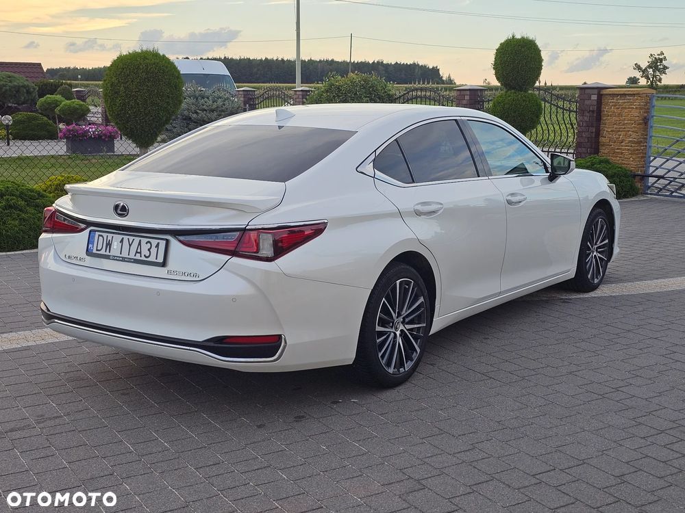 Lexus ES 300h Business Edition - 9