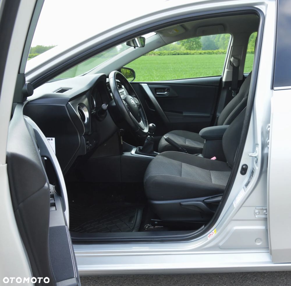 Toyota Auris - 11