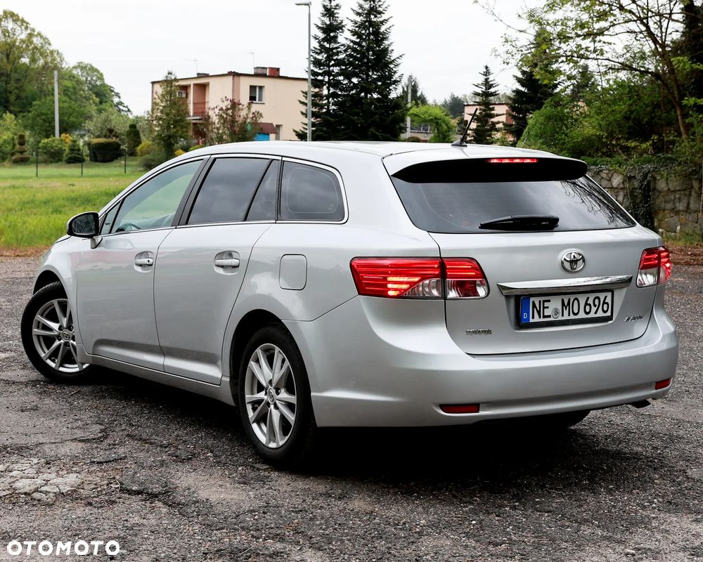 Toyota Avensis 2.2 D-4D Comfort - 14
