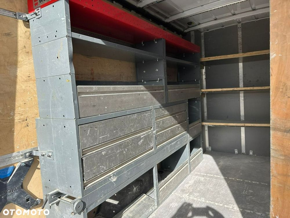 Mercedes-Benz Sprinter - 13
