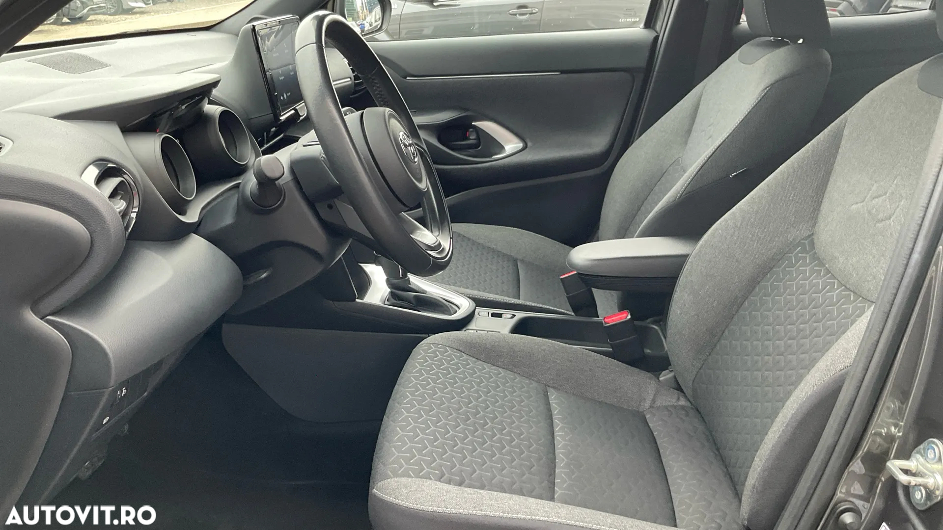 Toyota Yaris Cross 1.5 VVT-i HSD 4x2 Dynamic - 15