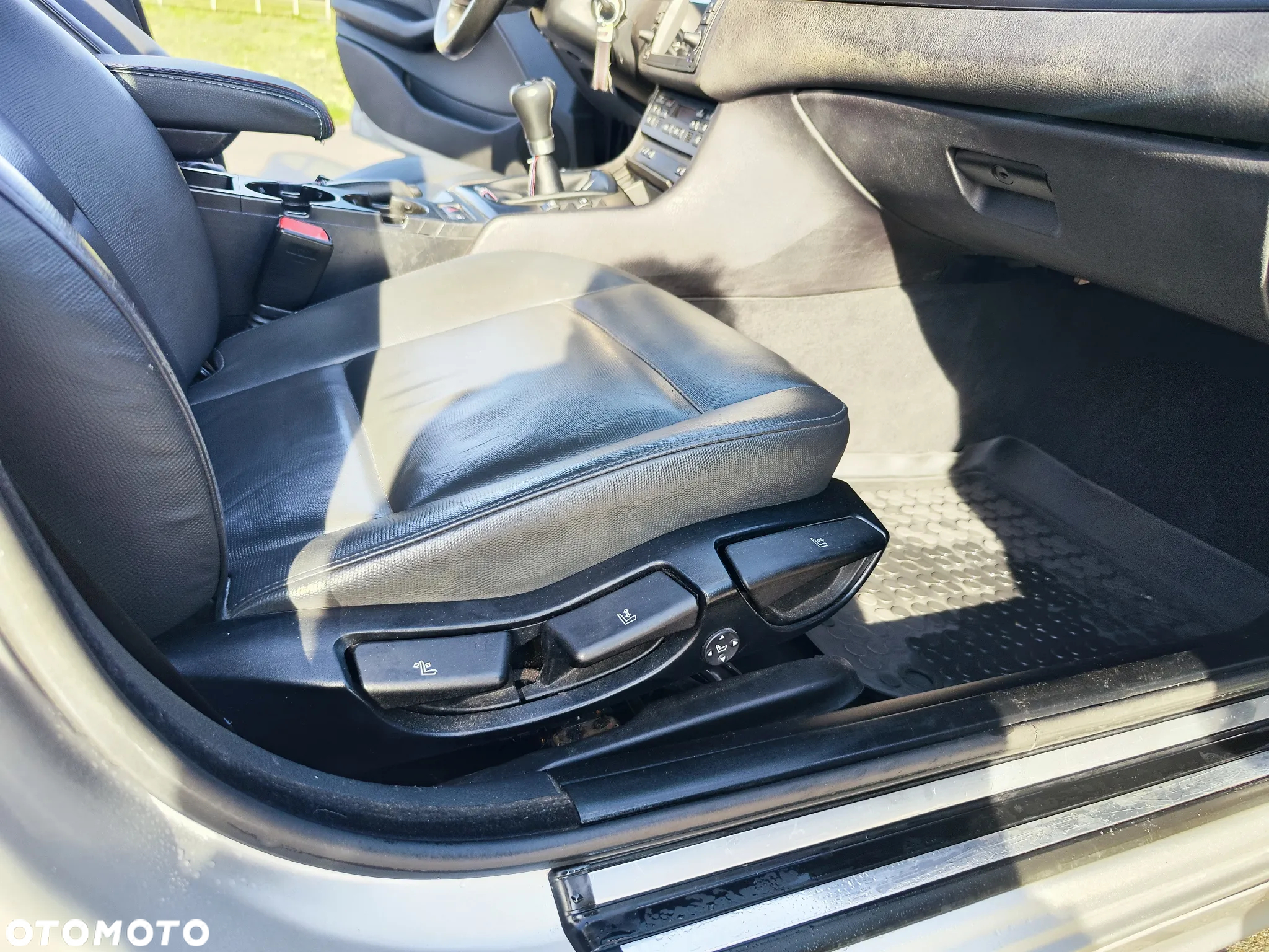 BMW Seria 3 330i - 25