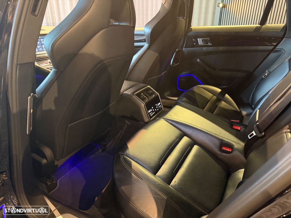 Porsche Panamera Sport Turismo 4 E-Hybrid Platinum Edition - 27