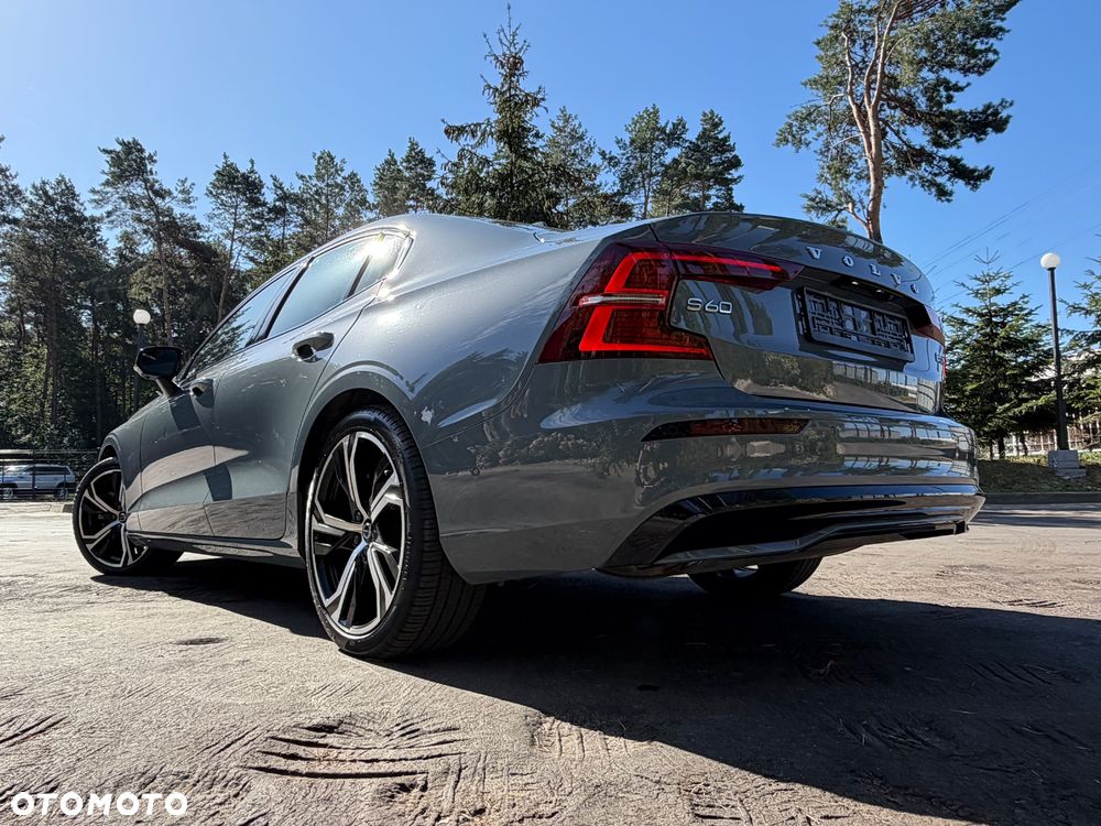 Volvo S60 B5 B AWD Plus Dark - 8