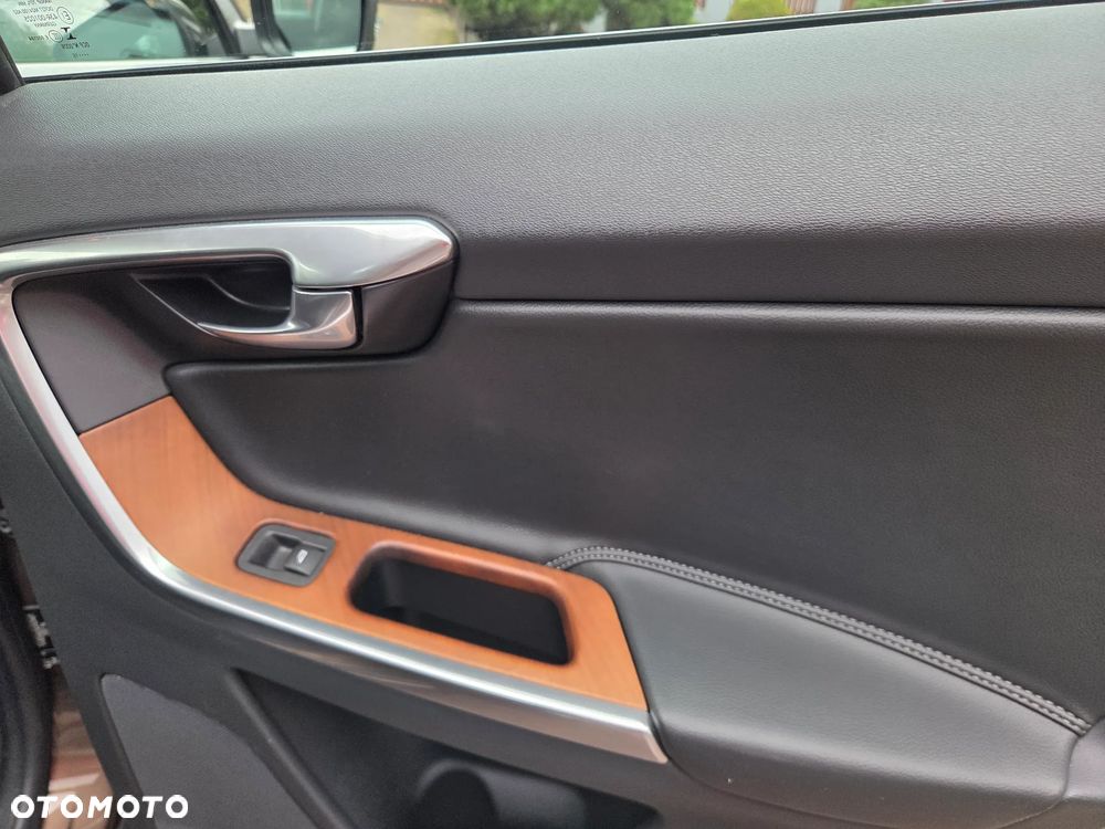 Volvo XC 60 D3 Drive-E Momentum - 18