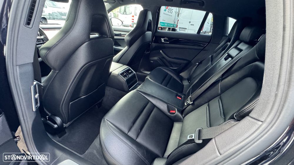Porsche Panamera Sport Turismo 4 E-Hybrid - 38