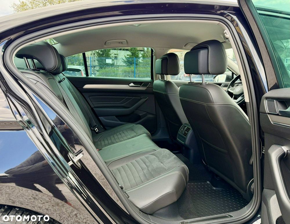 Volkswagen Passat - 12