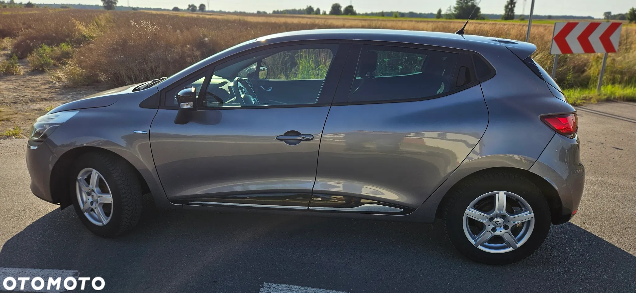 Renault Clio 1.2 16V 75 Limited - 16