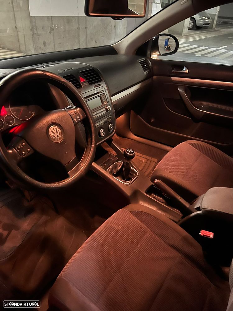 VW Jetta 1.9 TDi Confortline - 4