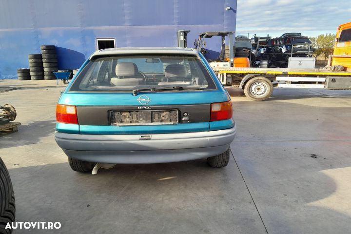 Dezmembrez Opel Astra F [1991 - 1994] Hatchback 5-usi 1.6 MT (101 hp) - 4