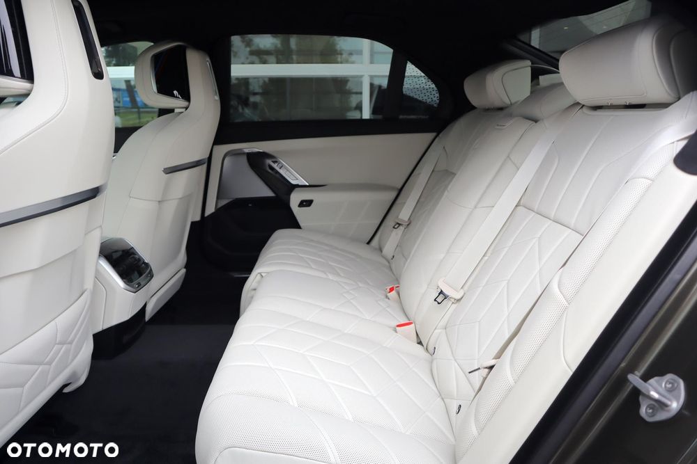 BMW Seria 7 - 14
