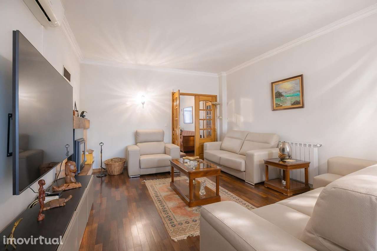 Moradia Independente T5 | Jovim (Atães) | Vista Panorâmica Rio Douro - Grande imagem: 2/54