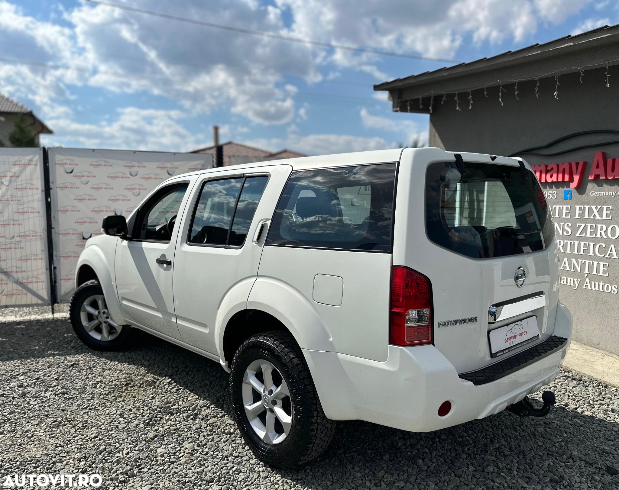 Nissan Pathfinder - 4