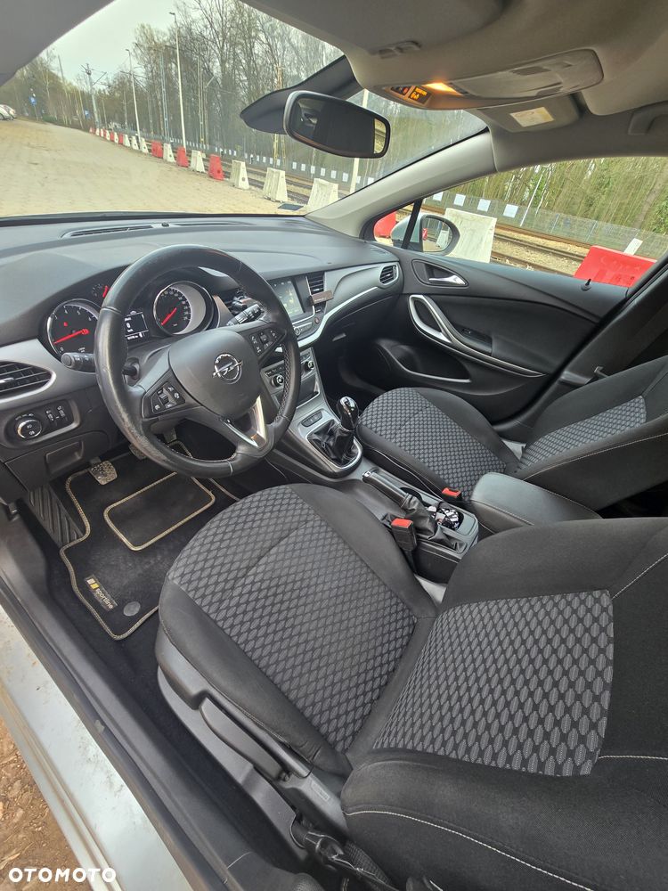 Opel Astra 1.4 T Enjoy - 11