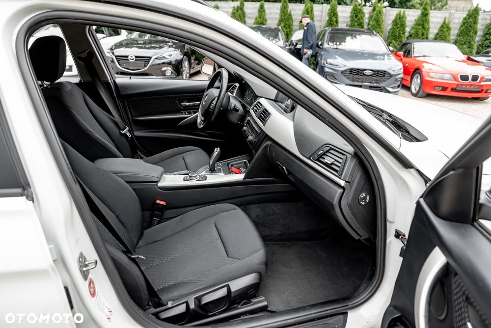 BMW Seria 3 316d - 24