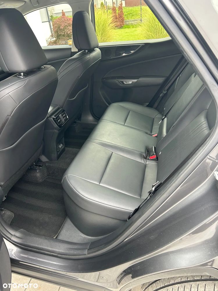 Lexus NX 350h Business AWD - 12