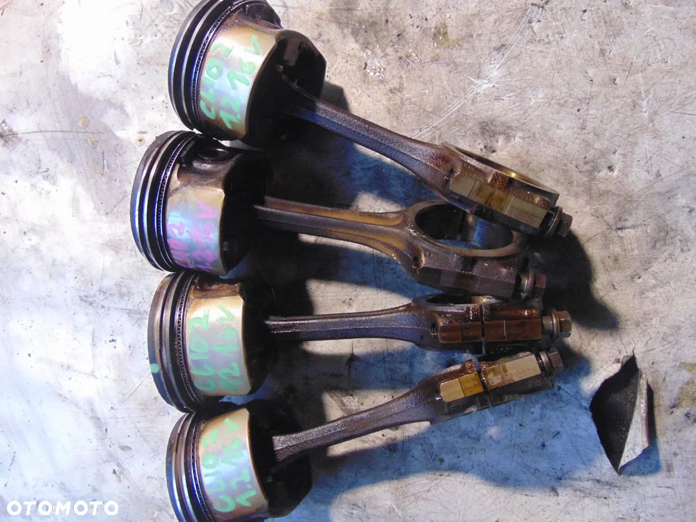 Tłoki clio 4 1,2 16 v cena sztuka - 3