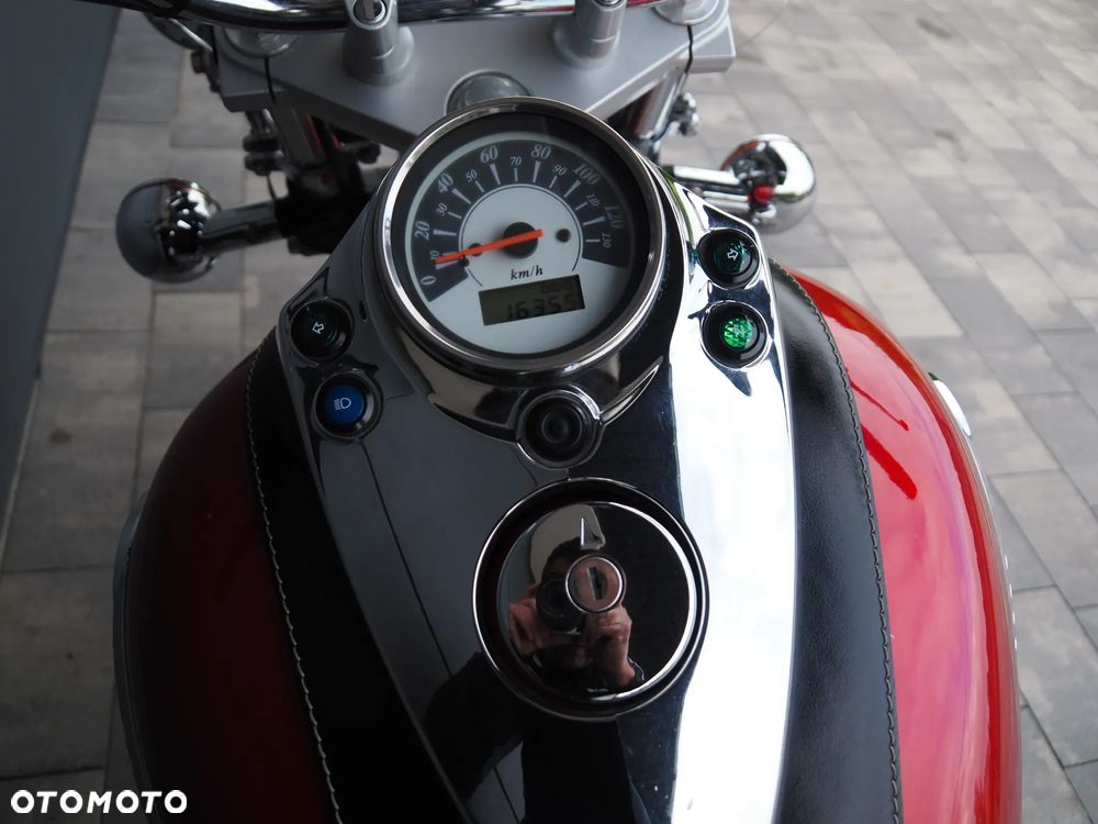 Suzuki Intruder - 7