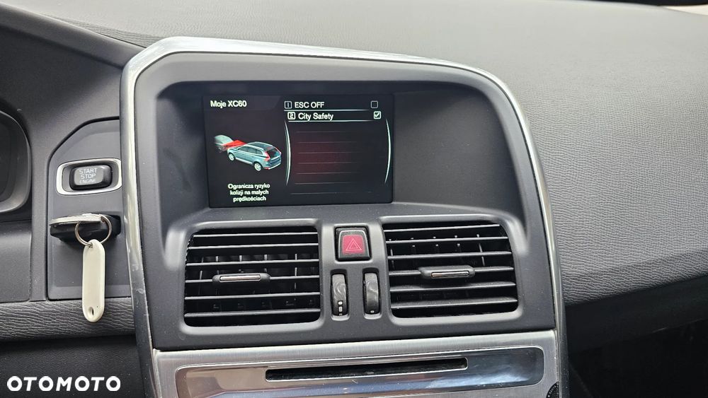 Volvo XC 60 D3 Drive-E Ocean Race - 12