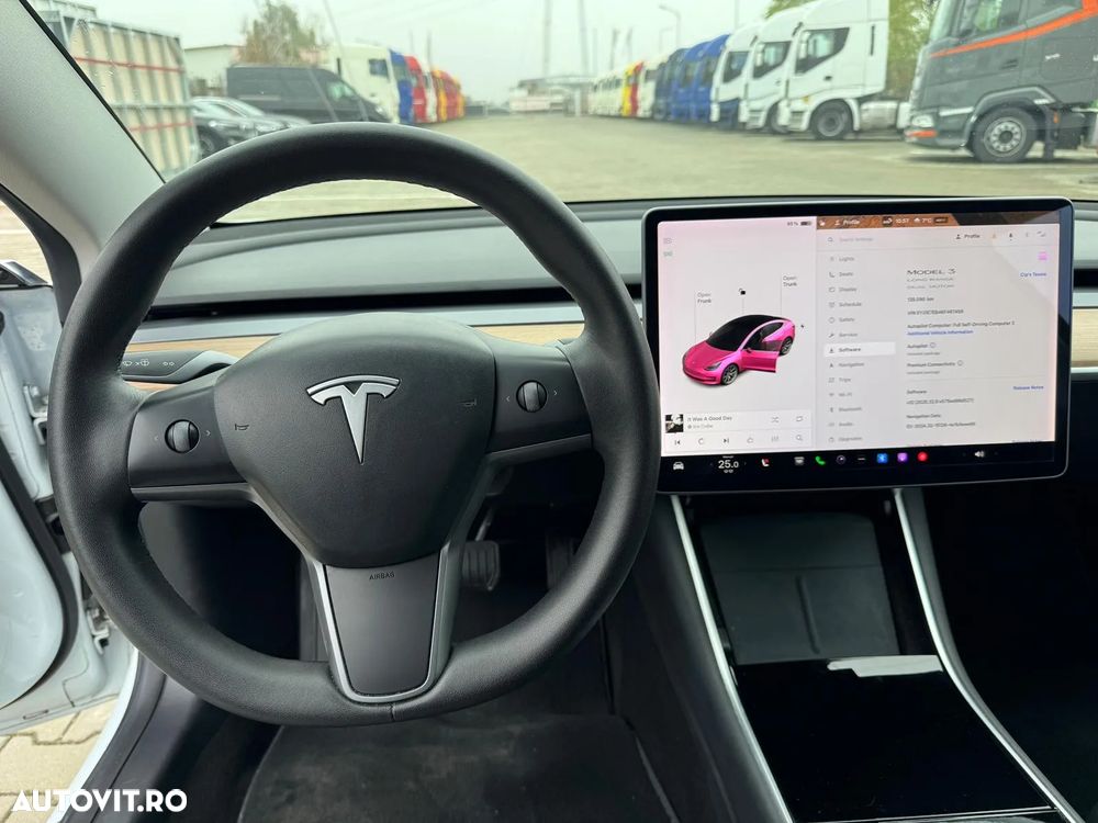 Tesla Model 3 - 9