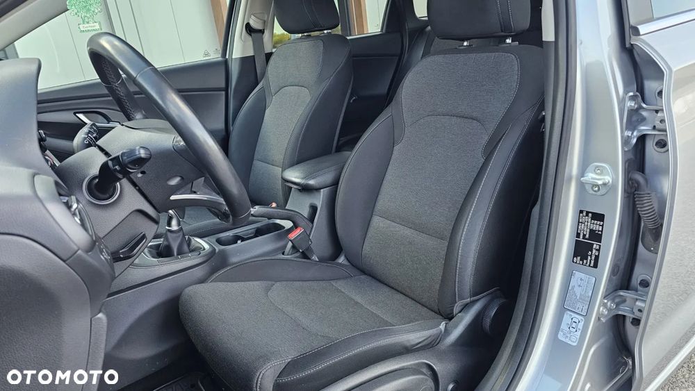 Hyundai i30 1.6 D GO DCT - 6