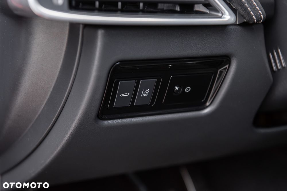 Jaguar XE - 20