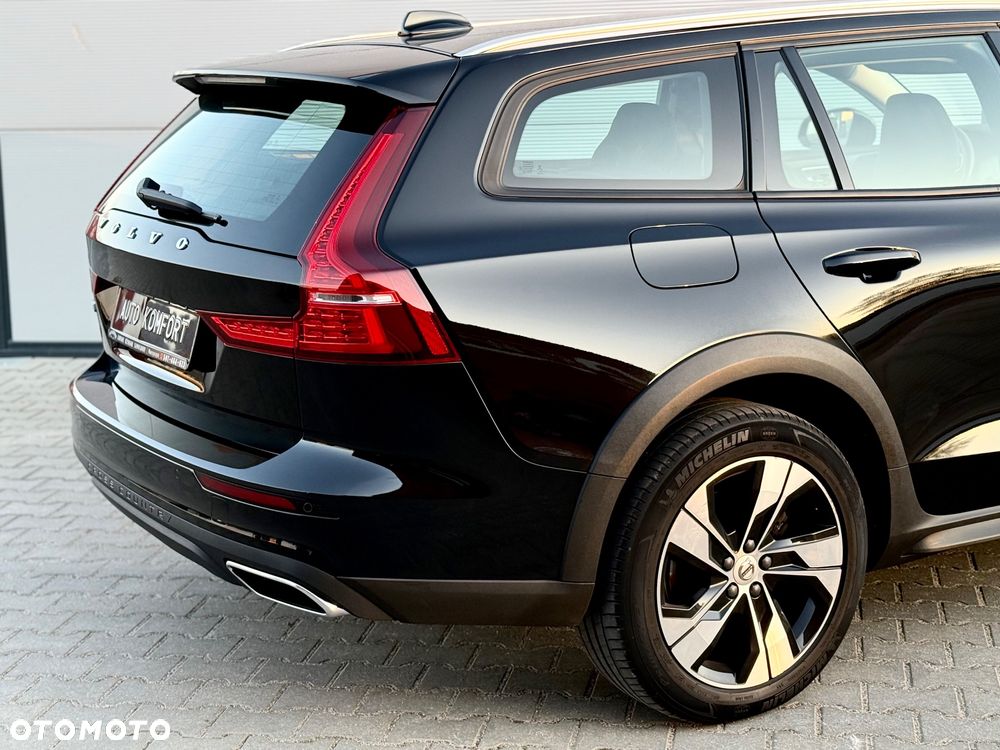 Volvo V60 Cross Country - 16