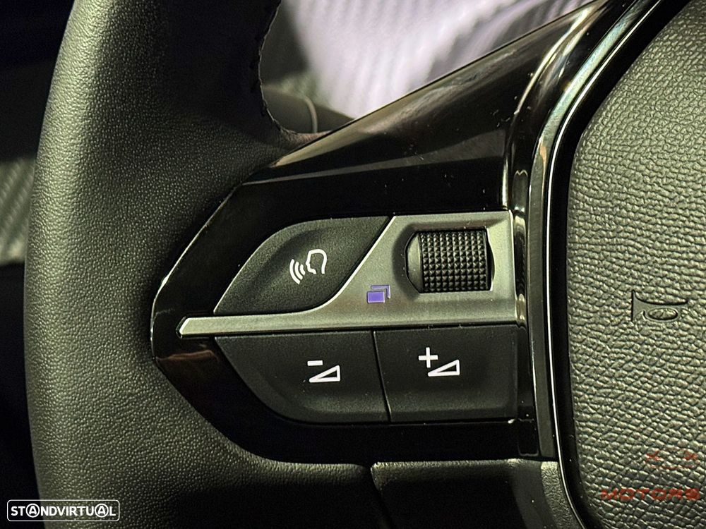 Peugeot 2008 1.2 PureTech Allure - 22